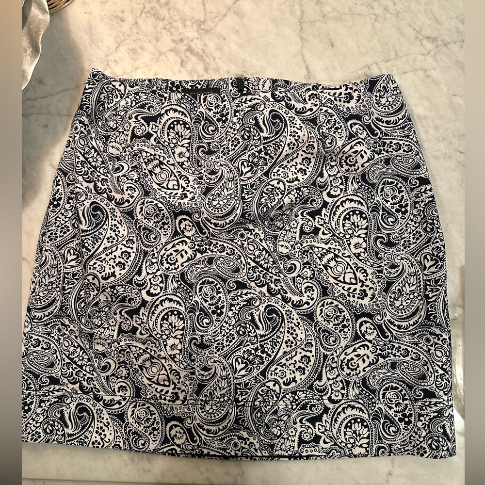 TALBOTS 16 W  Dark Navy and White Paisley Print Skirt fully Lined Retail $99